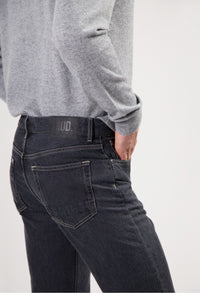 Medium black