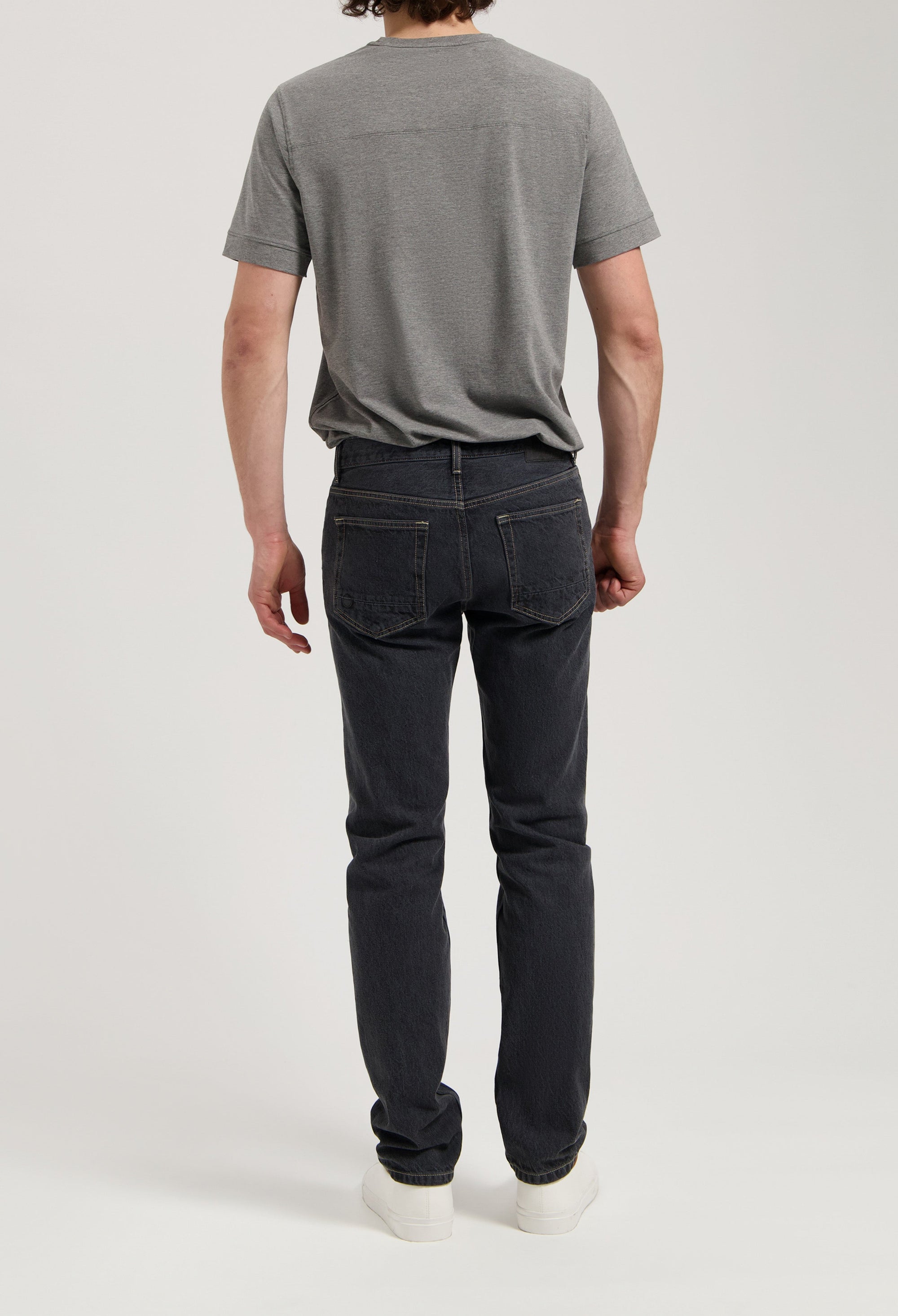Medium black