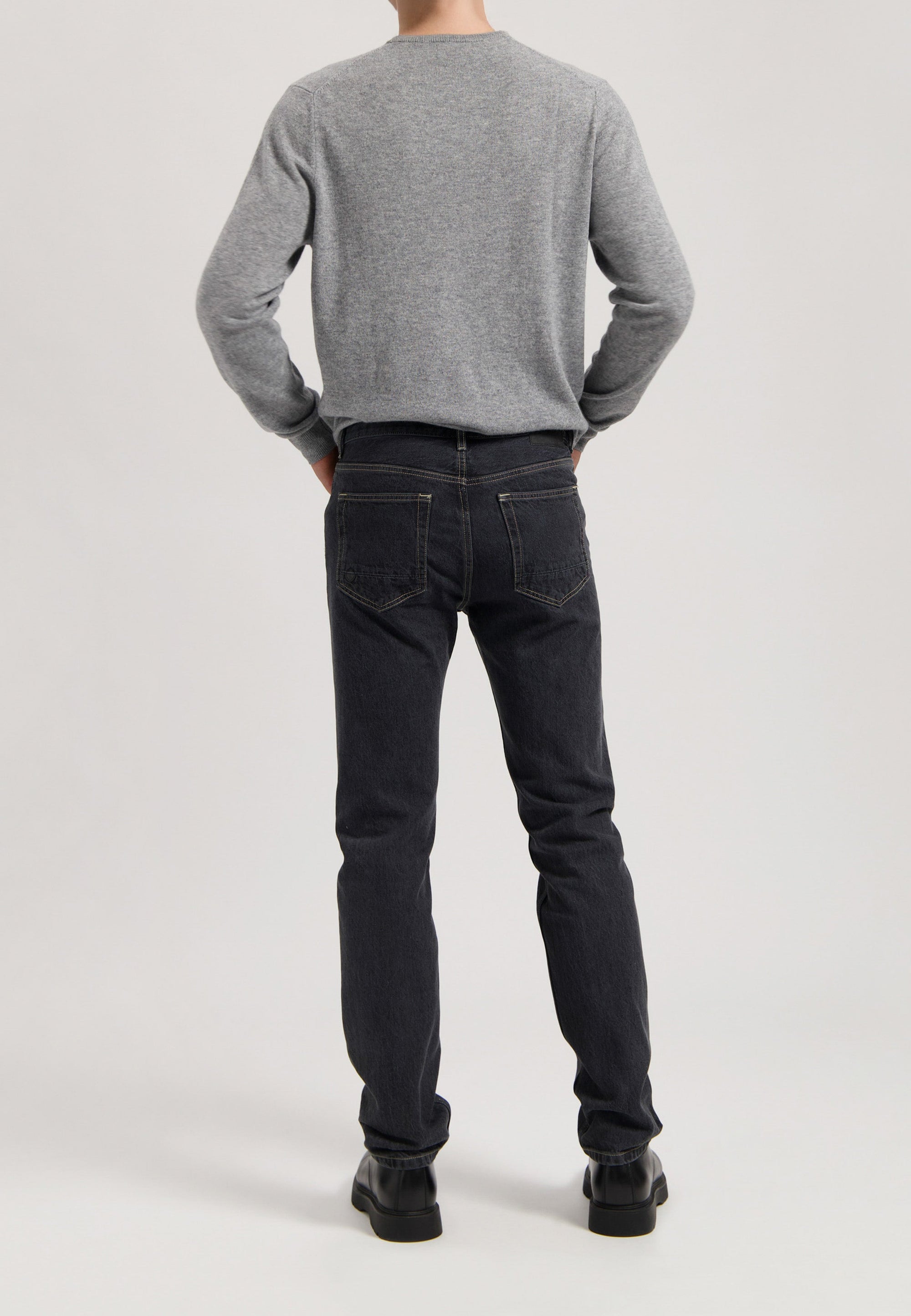 Medium black