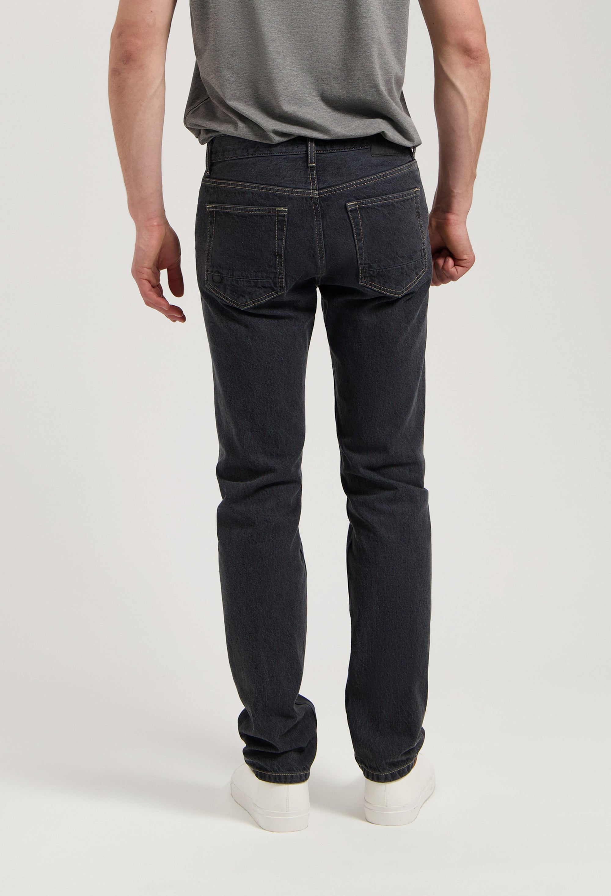Medium black