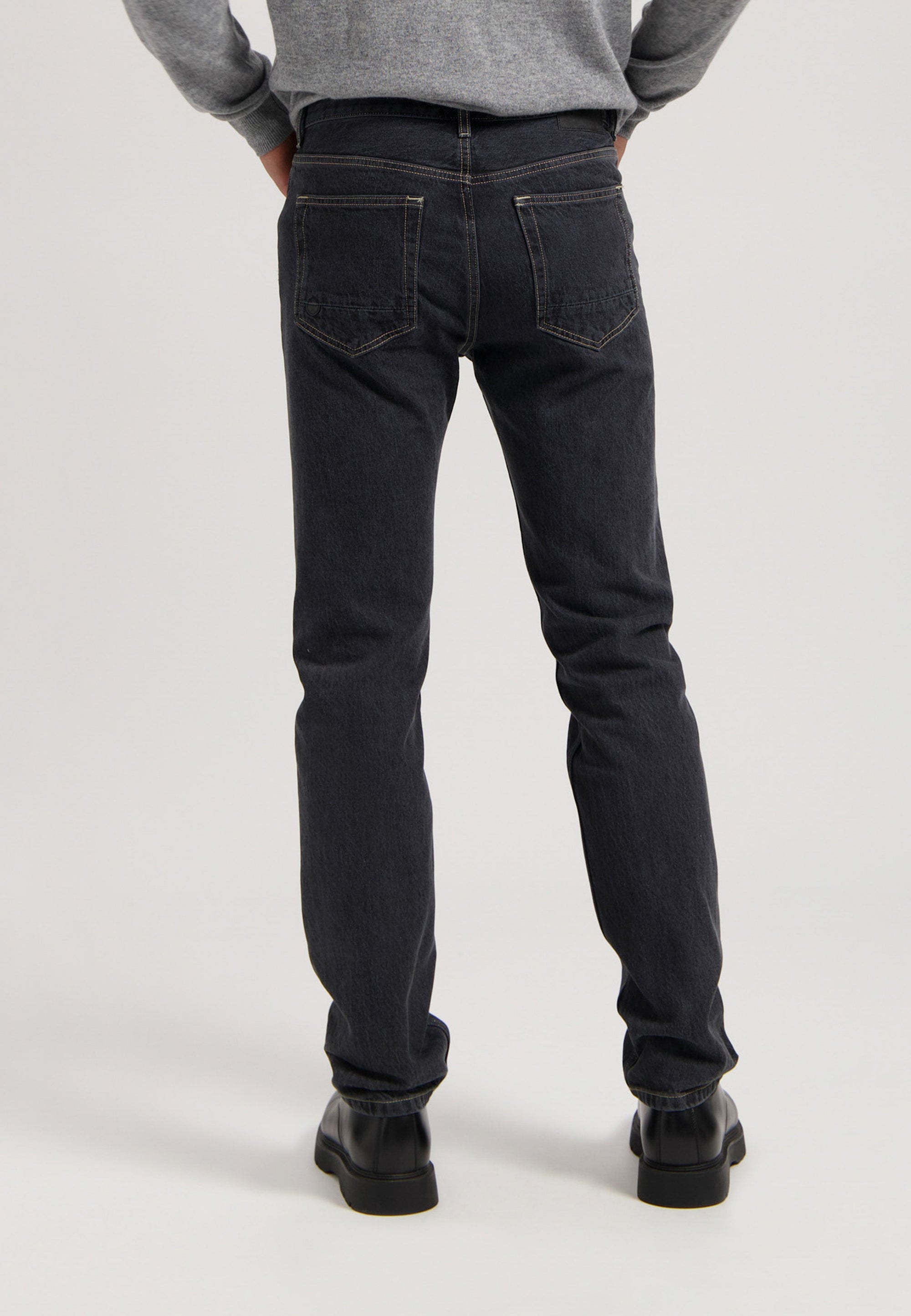 Medium black