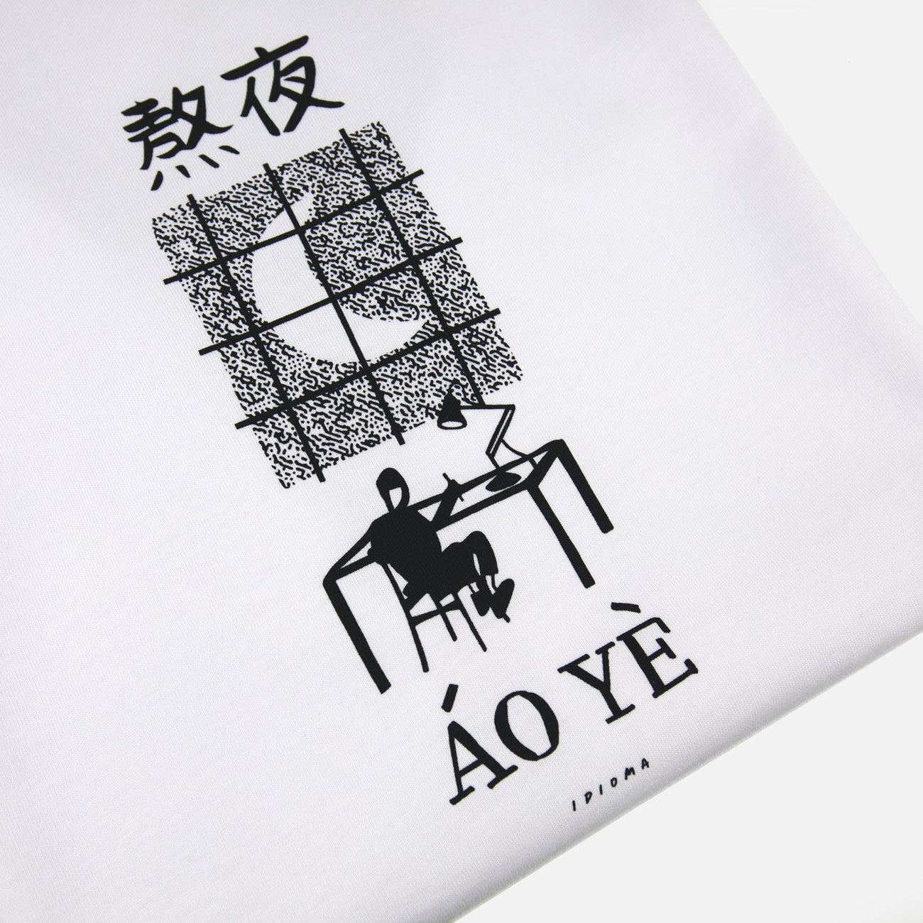 Load image into Gallery viewer, Idioma &quot;Áo Yè&quot; T-Shirt - Luna
